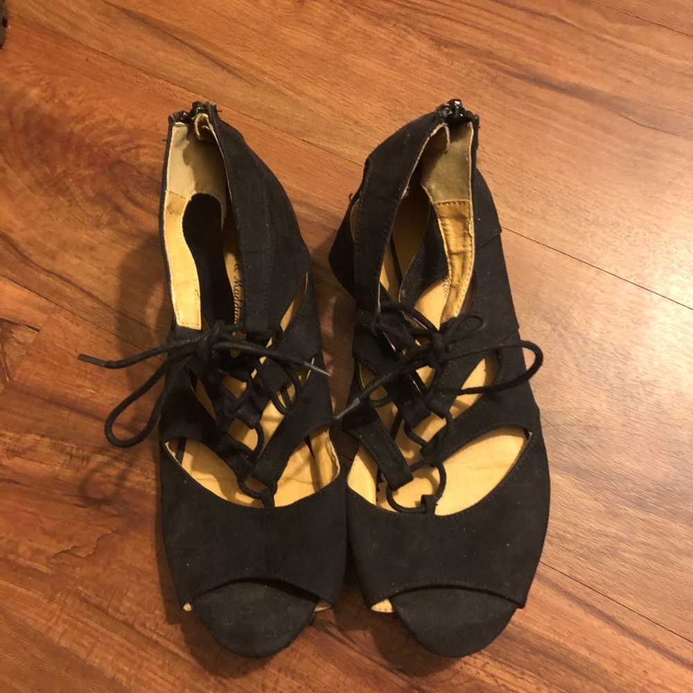 Cross cross sandal